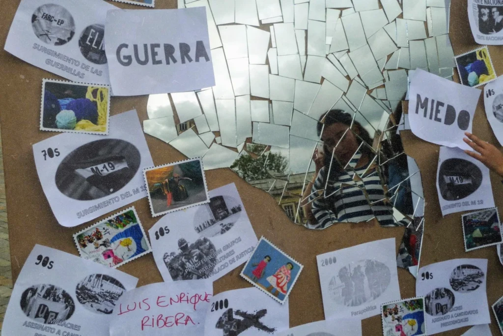 Intervención del Palacio de Justicia en conmemoración de personas desaparecidas en el marco del conflicto armado colombiano
