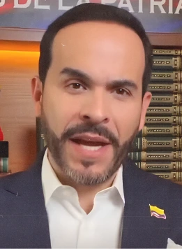 Abelardo de la Espriella en su oficina durante la Campaña Presidencial de Colombia 2026